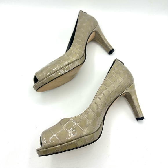 Stuart Weitzman Logoanna Pebble Sioux Crocodile Print Peep Toe Pumps - Picture 4 of 9
